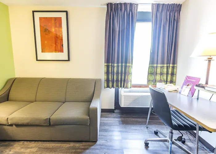 Super 8 By Wyndham Branson By Andy Williams Theatre